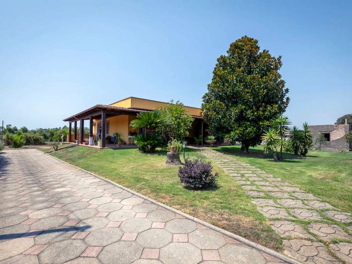 Casa quadrilocale in vendita in Via Tre Cancelli Piscina, Loricina Seccia Tre Cancelli, Nettuno