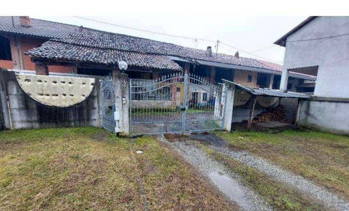 Casa con 6 locali in vendita in Cascina Mombello, Vische
