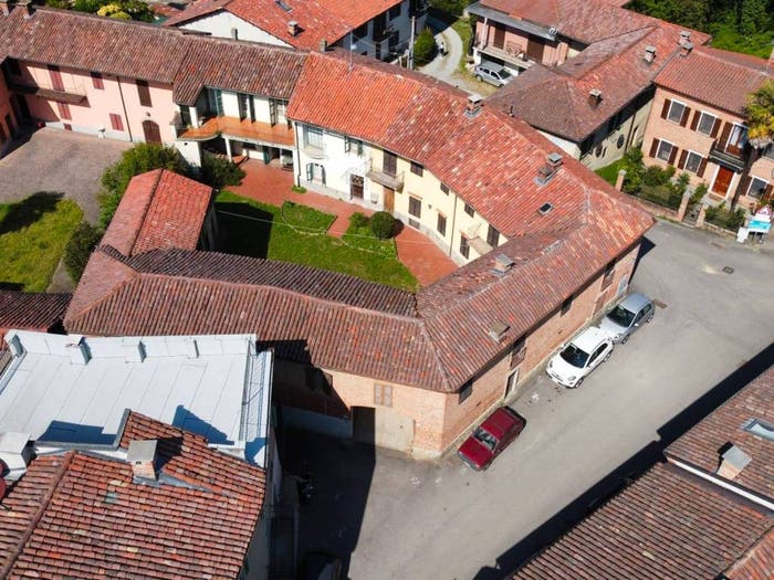 Casa con 6 locali in vendita in Via Roma, Piea