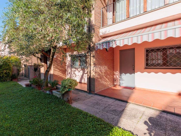 Casa con 6 locali in vendita in Strada Mulattiera, Centro, Collecchio