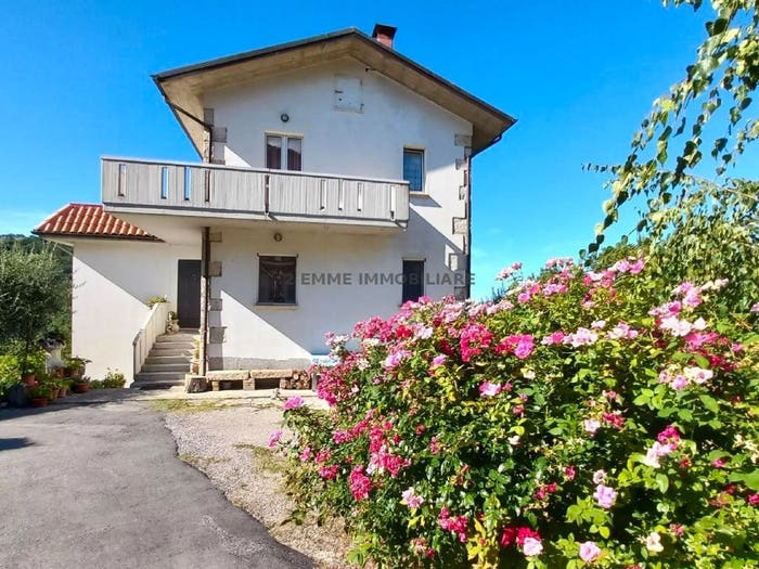 Casa con 6 locali in vendita in FRAZIONE VILLA FRANCA, Valle Castellana