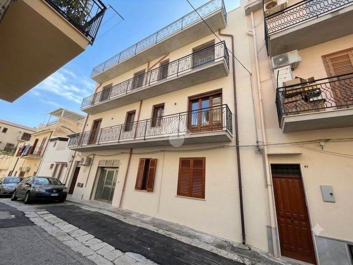 Casa con 6 locali in vendita in Via Ludovico Ariosto, Centro, Castellammare del Golfo