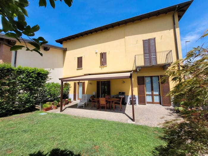 Casa quadrilocale in vendita in Via Faustina Foglieni, Solza