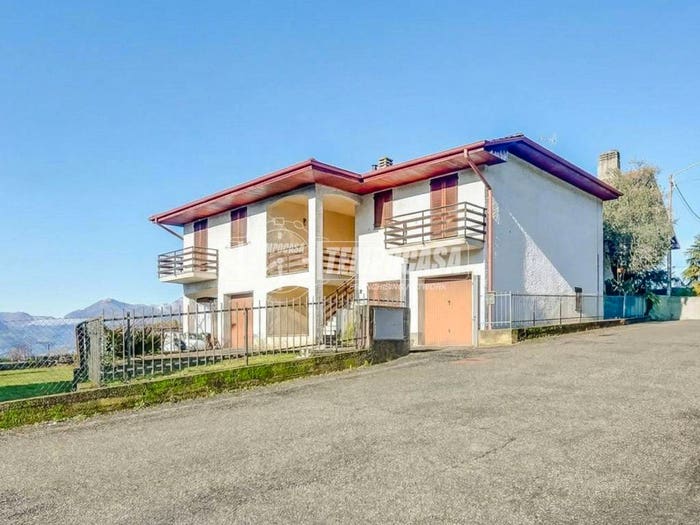 Casa trilocale in vendita in Via Moncucco, Centro, Luino