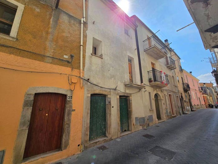 Appartamento bilocale in vendita in Via Nicola De Simone, Carlantino