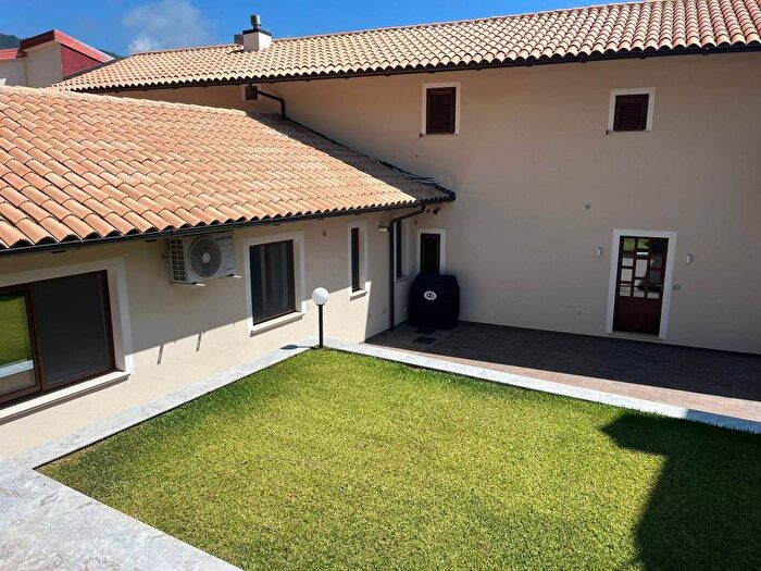 Casa con 6 locali in vendita in Via Roma, Centro, Falerna
