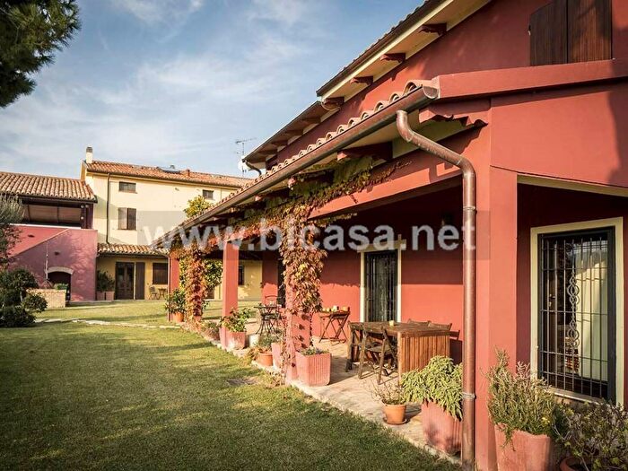Casa con 6 locali in vendita in località Belgatto, San Biagio Roncosambaccio, Fano