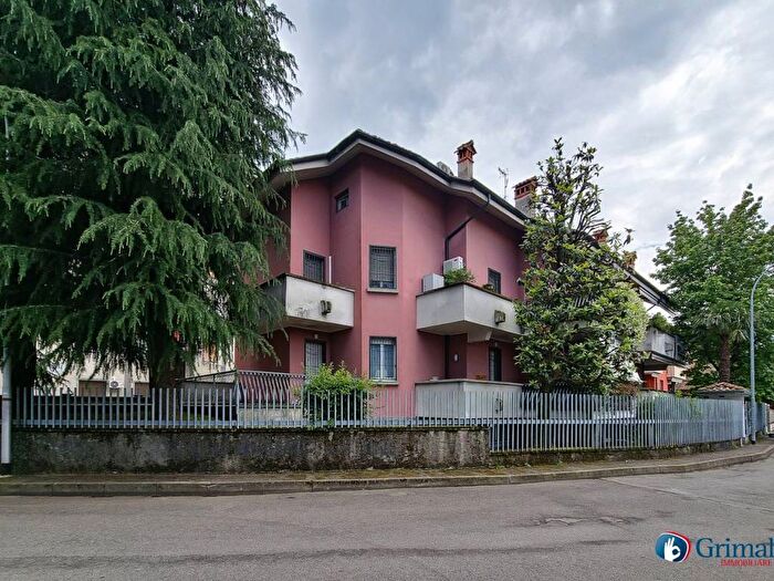 Appartamento trilocale in vendita in Via Jacopo della Quercia, Centro, Nerviano