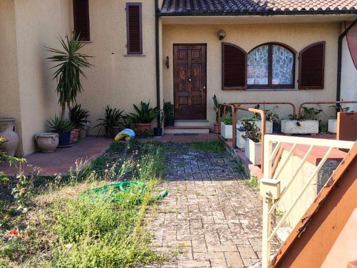 Casa con 6 locali in vendita in Via Giacomo Brodolini, Centro, Pitigliano