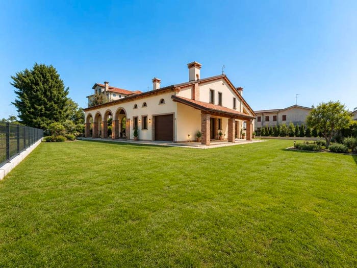 Casa con 6 locali in vendita in Via Marzo snc, Campolongo Maggiore