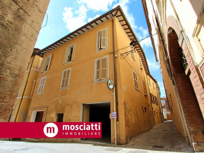 Appartamento quadrilocale in vendita in Vicolo Cafasso II, Centro, Matelica