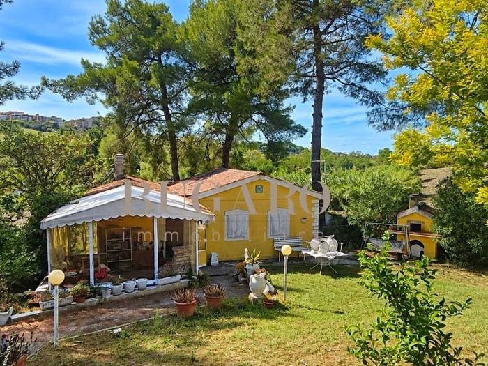 Casa con 5 locali in vendita in Pietralacroce, Ancona