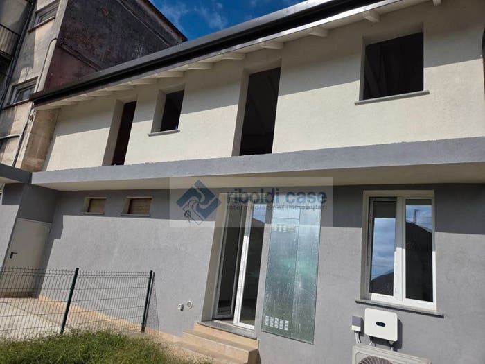 Appartamento trilocale in vendita in via Tasso, Cabiate