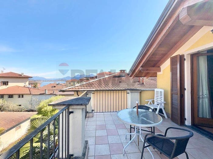 Casa con 6 locali in vendita in via nicola della casa, Centro, Baveno