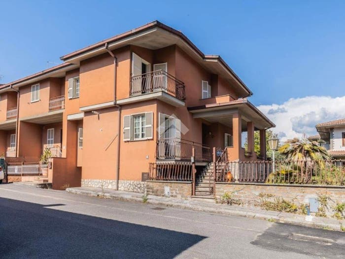 Casa con 6 locali in vendita in Via delle vigne, Vejano