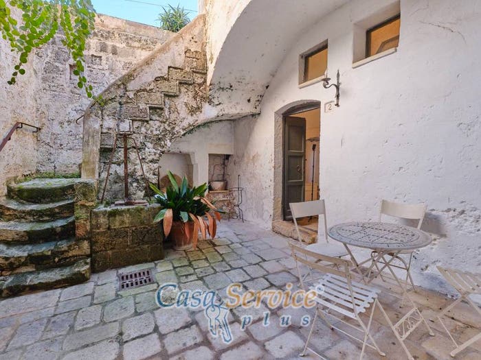 Casa con 6 locali in vendita in Via Umberto I, Centro, Racale