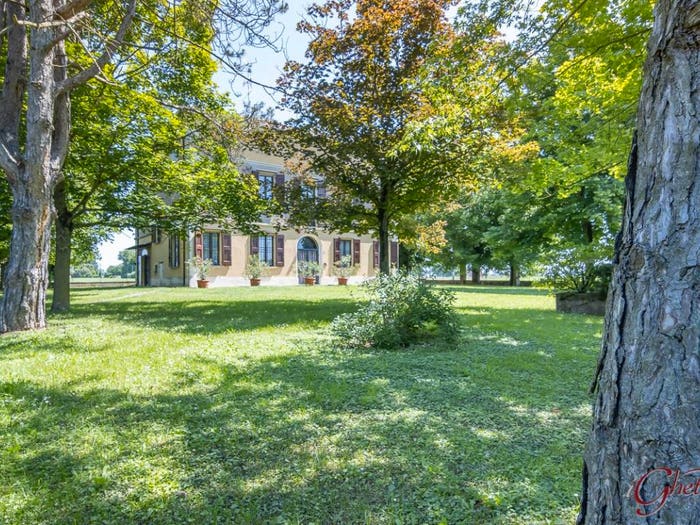Casa con 6 locali in vendita in Via Maestra Buonacompra, Frazioni Nord, Cento
