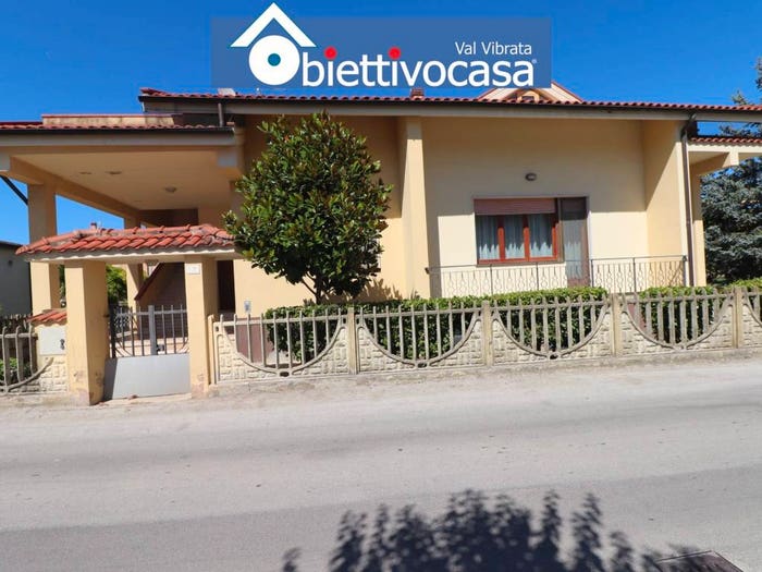 Casa con 6 locali in vendita in Via Amerigo Vespucci, Villa Carmine, Montesilvano