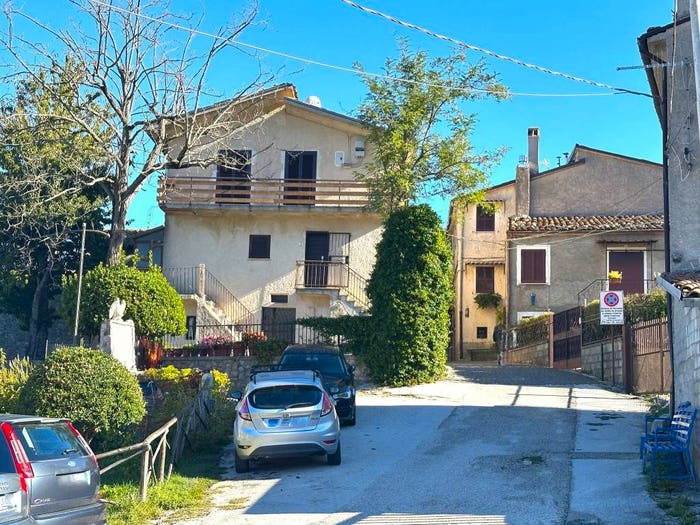 Casa trilocale in vendita in Via dell'Arco, Montesabinese, Carsoli