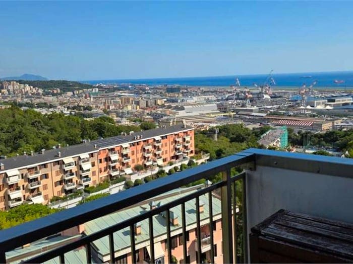 Appartamento con 6 locali in vendita in Viale Villa Gavotti, Multedo, Genova