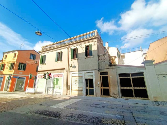 Casa con 6 locali in vendita in Via Angeli, Centro, Adria