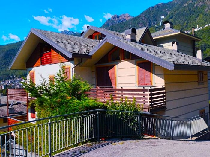 Appartamento trilocale in vendita in Via Basalini, Vassalini, Chiesa in Valmalenco