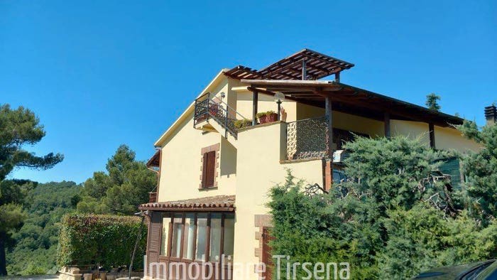Casa con 5 locali in vendita in San Venanzo