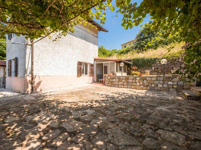Casa quadrilocale in vendita in Salita alla Costa di Molassana, Molassana, Genova