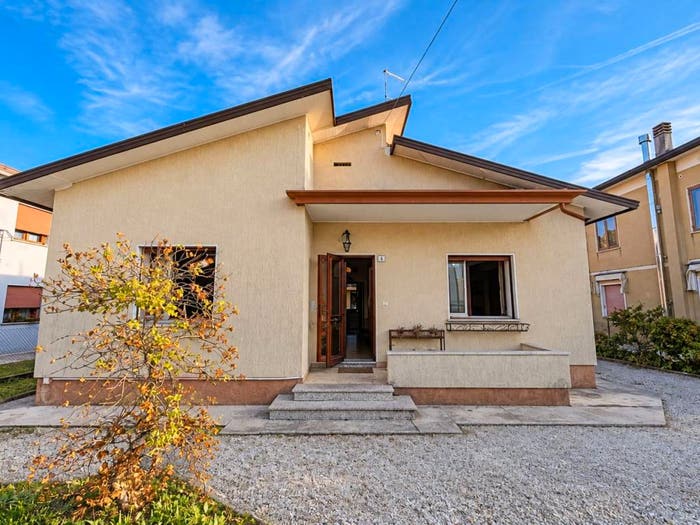 Casa quadrilocale in vendita in Susegana