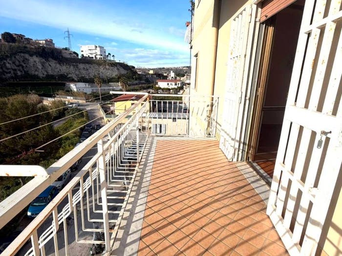 Appartamento trilocale in vendita in Via Nuova Angogna, Pianura, Napoli