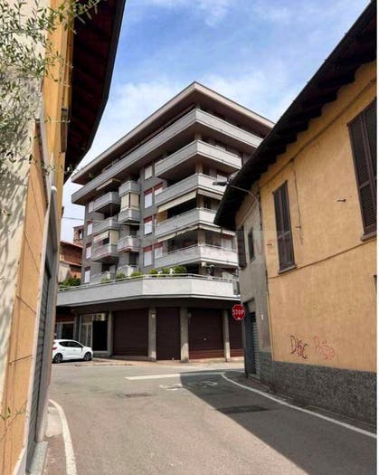 Appartamento quadrilocale in vendita in Via Gerolamo Dolci, Centro, Somma Lombardo