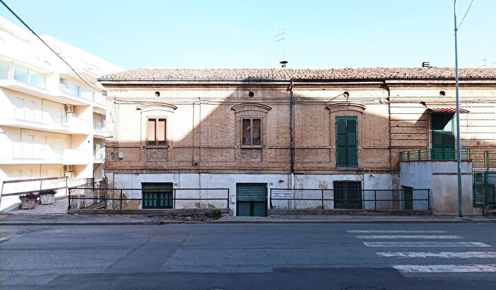 Casa con 6 locali in vendita in Via Ferro di Cavallo, Lanciano