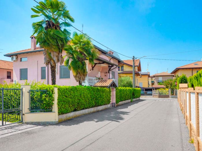 Appartamento trilocale in vendita in Via Leonardo da Vinci, Mozzate