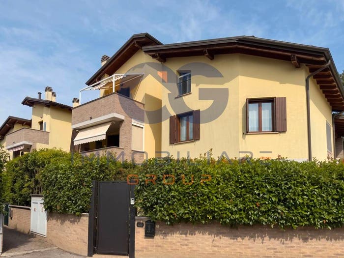 Casa quadrilocale in vendita in Cento Paese, Cento