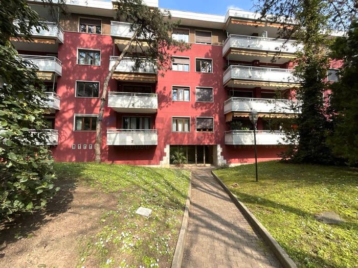 Appartamento quadrilocale in vendita in Piazza Giornate, Centro, Arese