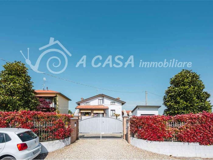 Casa con 6 locali in vendita in via torrione, Centro, Felino