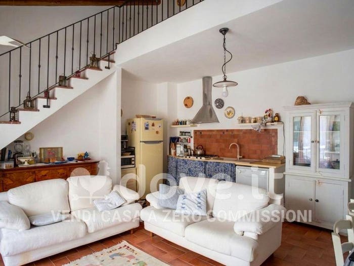 Appartamento trilocale in vendita in Via Vittorio Veneto, Centro, Castelsardo