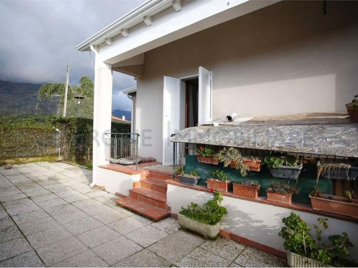 Casa quadrilocale in vendita in via tavola, Castagnola, Massa