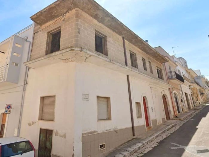 Casa quadrilocale in vendita in Via Francesco Trisolini, Centro, Carovigno