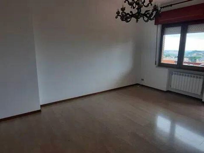 Appartamento quadrilocale in vendita in Via Z Valentini Nn, Loreto Aprutino