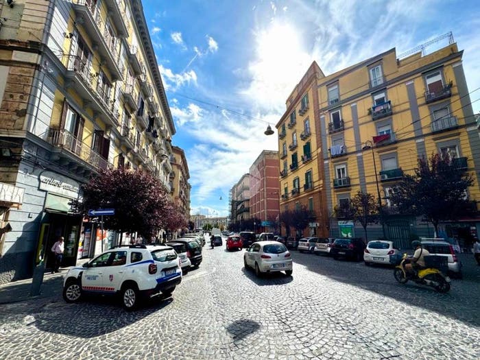 Appartamento trilocale in vendita in Via Alessandro Poerio, Tribunali, Napoli