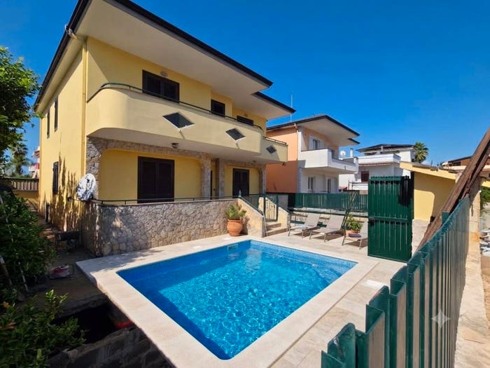 Casa con 6 locali in vendita in Via Lago Patria, Lago Patria, Giugliano in Campania