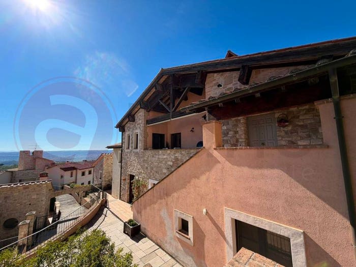 Appartamento con 6 locali in vendita in Via Borgo Conventaccio, Ficulle