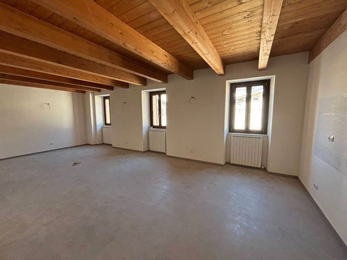 Appartamento trilocale in vendita in Centro, Castelraimondo