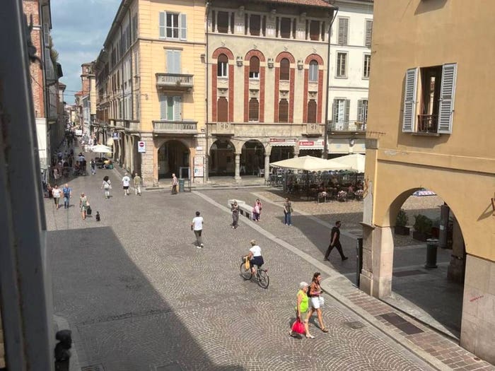 Appartamento bilocale in vendita in Corso Strada Nuova, Centro Storico, Pavia
