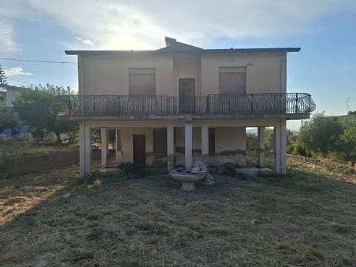 Casa con 6 locali in vendita in Contrada Santa Rosalia SNC, Aragona