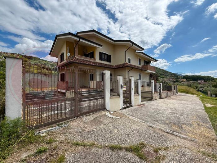 Appartamento con 5 locali in vendita in Via Bernardo Belli, Colfelice