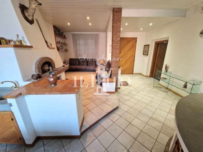 Casa con 6 locali in vendita in Piazza della Costituzione, San Donnino, Campi Bisenzio