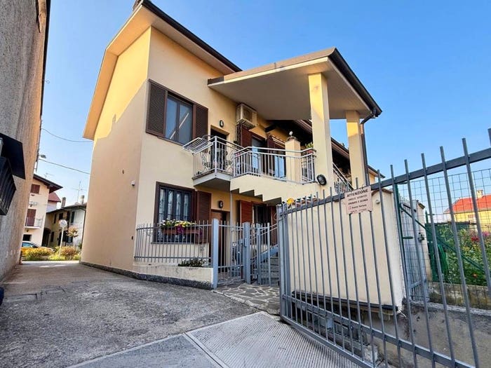 Appartamento trilocale in vendita in Via G Ratti, Lesmo