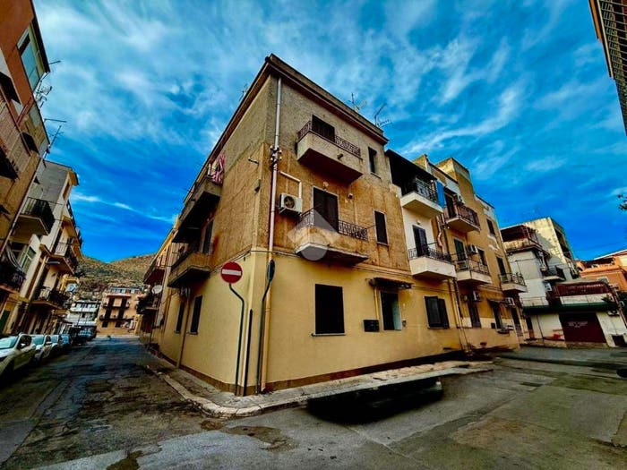 Appartamento trilocale in vendita in Via icaro, Partanna, Palermo